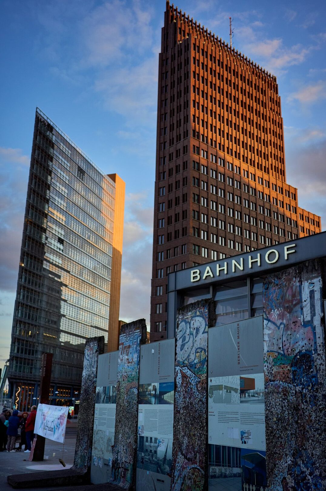 berlin wall historical photo