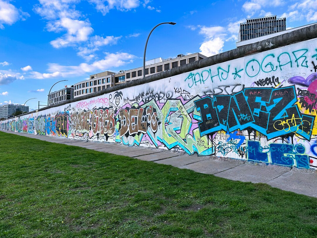 berlin wall fall celebration